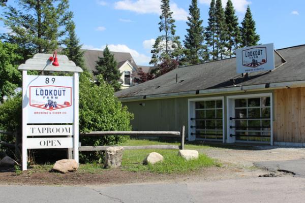 A picture of the Lookout Farm sign next to the farm store